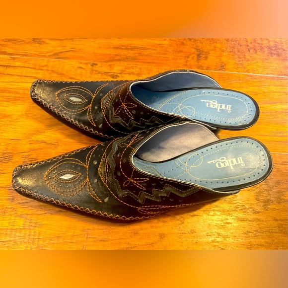 Indigo by Clark’s Western Boot Style Slip on Shoes. - Picture 4 of 8